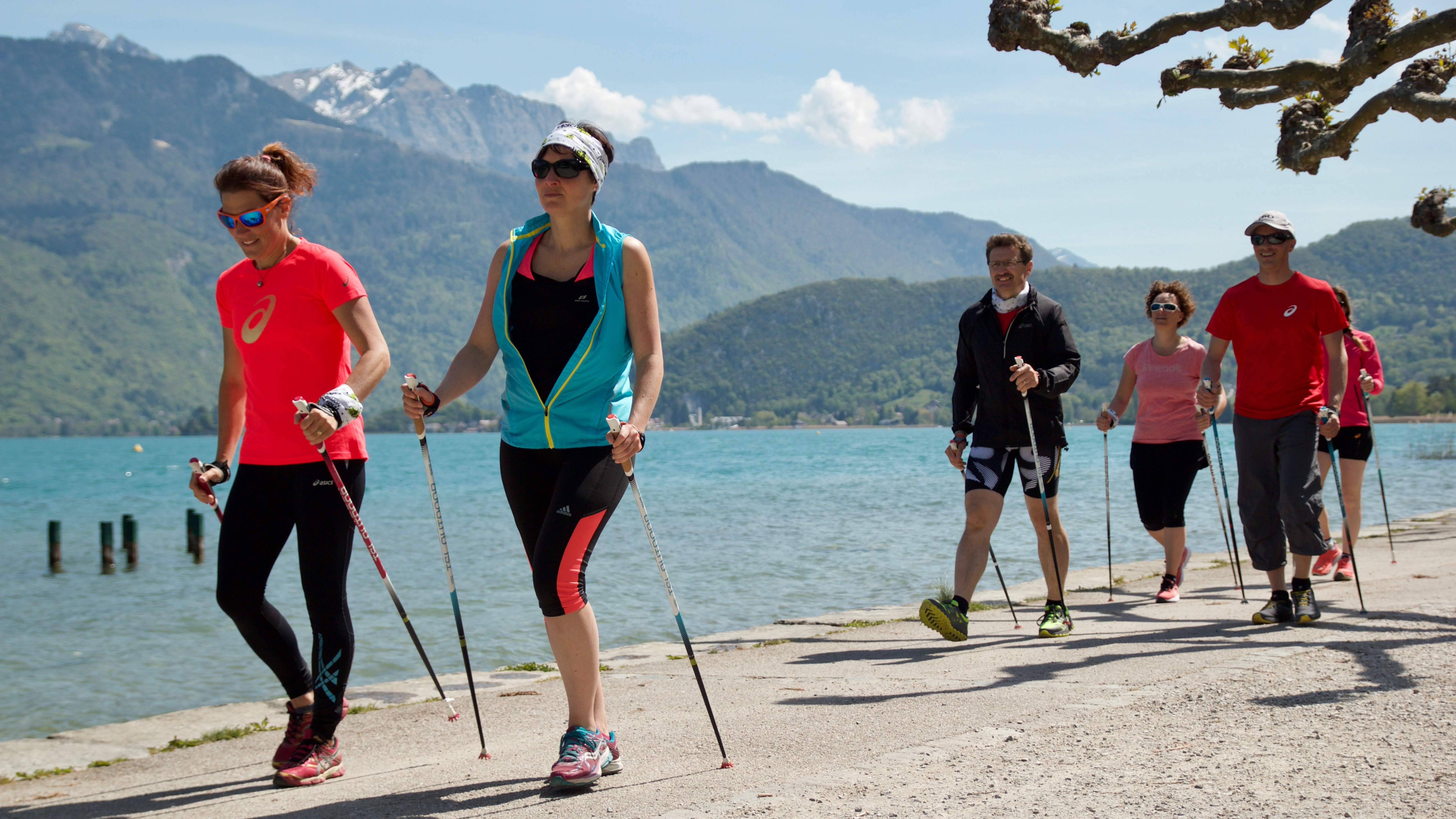 DES JEUX ET DES ACTIVITÉS SPORTIVES POUR LES SENIORS