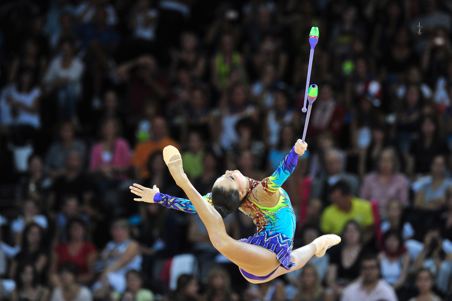 Sportive Professionnelle Blonde De Gymnastique Rythmique Dans La