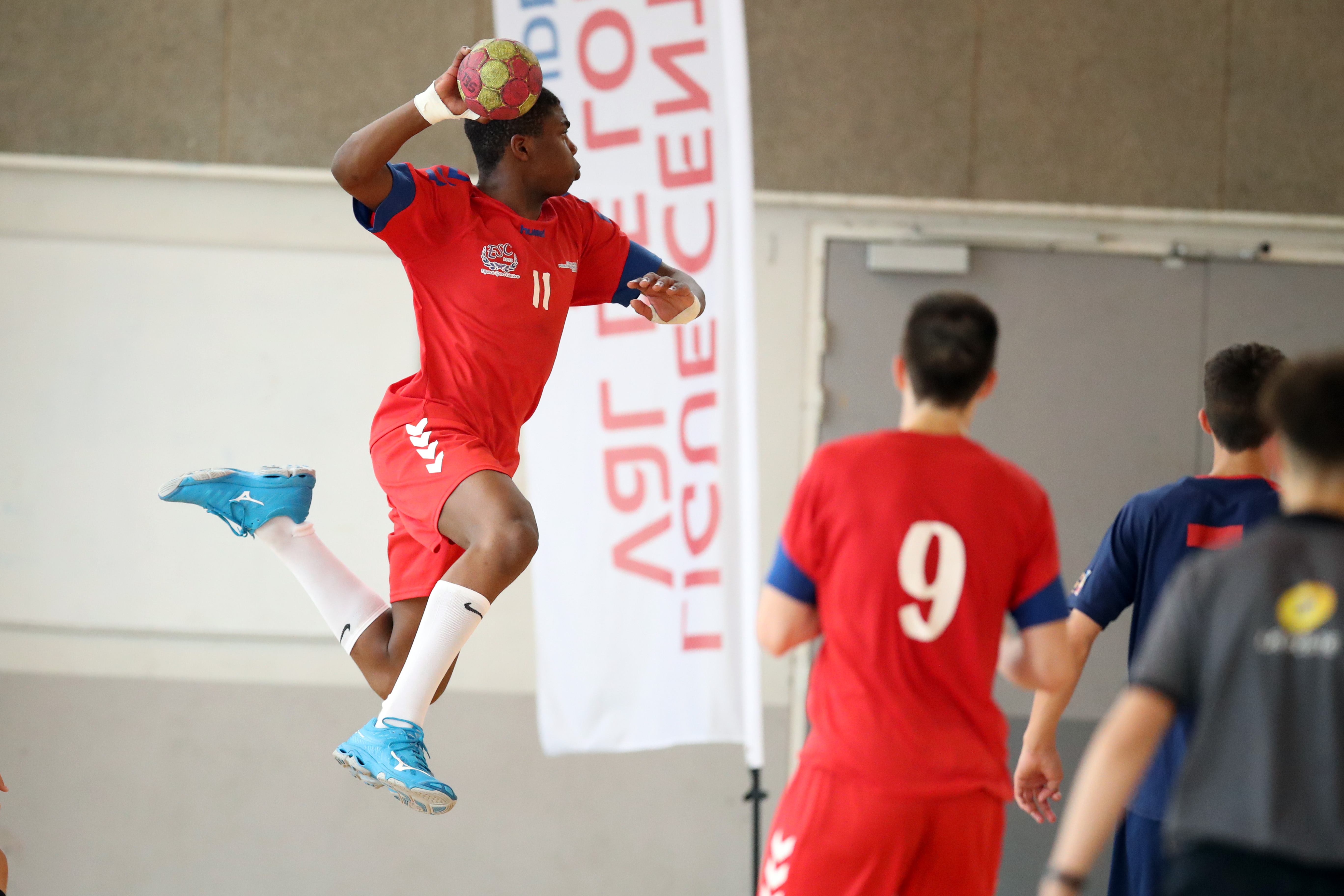 Handball : Comment bien choisir son ballon handball ? - Sports-Village