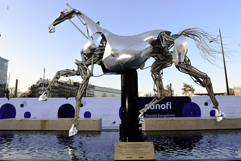 Sculpture du cheval métallique Zeus 