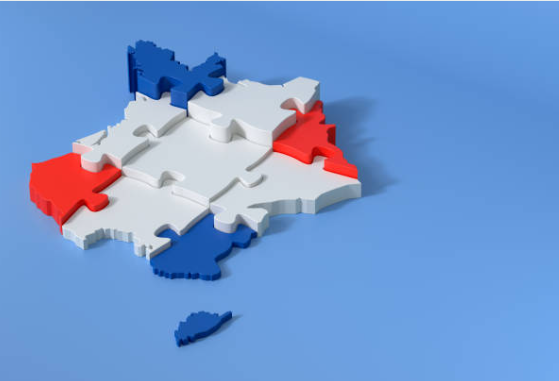 Carte de la France façon puzzles en bleu, blanc et rouge