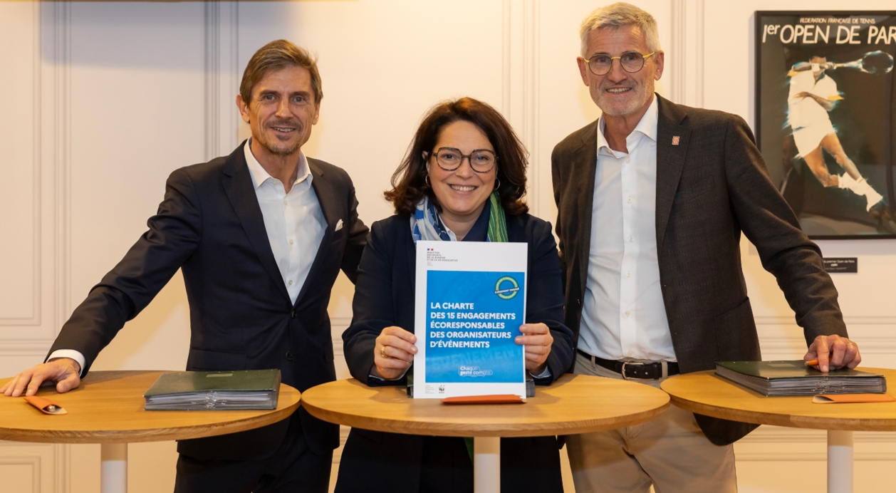 Frédéric Longuépée, président directeur général de Paris La Défense Arena, Madame Marina Ferrari, ministre des Sports, de la Jeunesse et de la Vie associative, et Gilles Moretton, président de la Fédération Française de Tennis