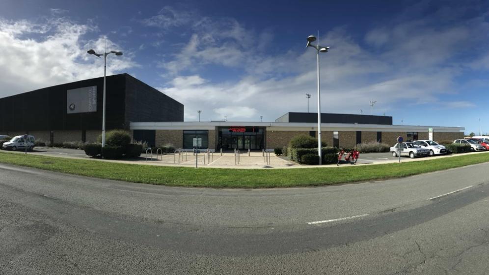 Facade-complexe-sportif-1