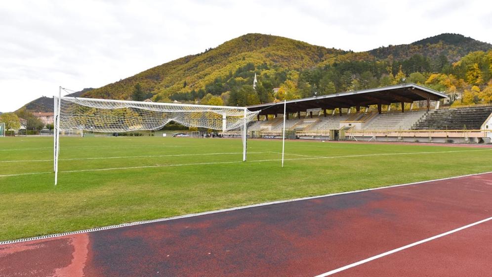 Aire-de-jeu-stade-Jean-RollandCredits-Photos-Cyrille-de-Villele-–-Ville-de-Digne-les-Bains