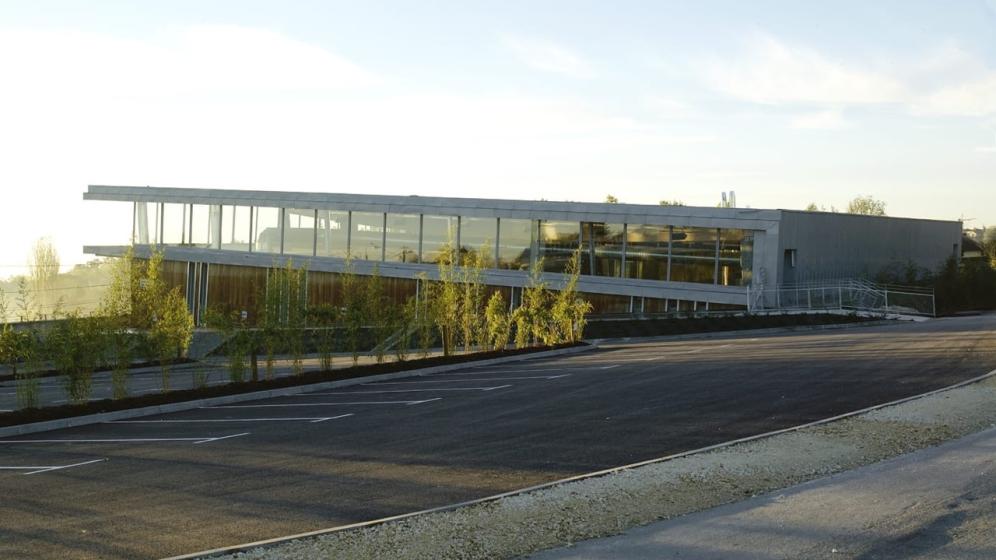 DOJO-M-Dasseux_Facade-NE-et-parking-1