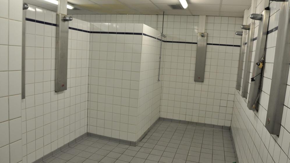 Douches-vestiaires-equipe-locale