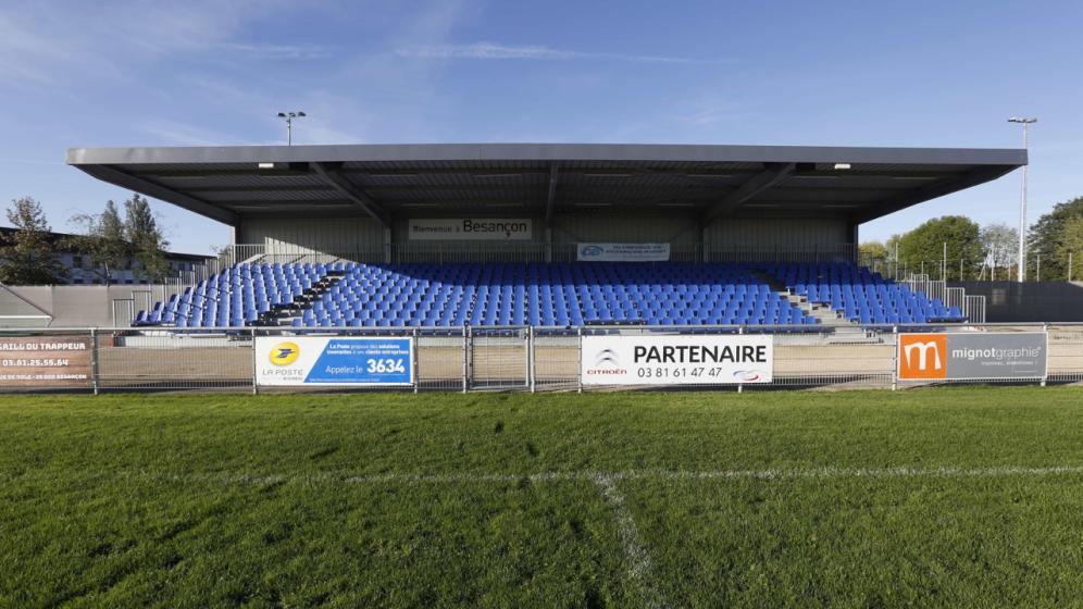 tribune_2_stade_des_orchamps