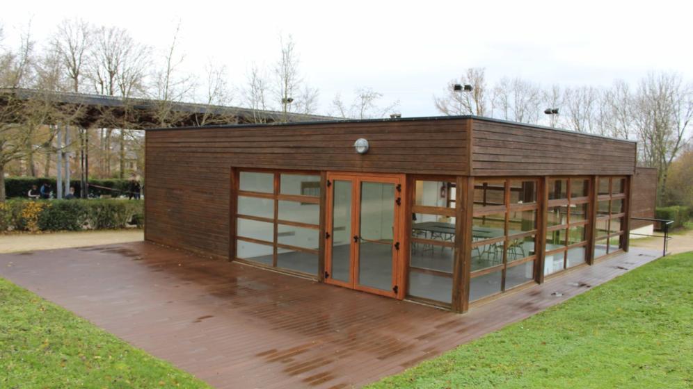 05-Exterieur-et-terrasse-espace-restauration
