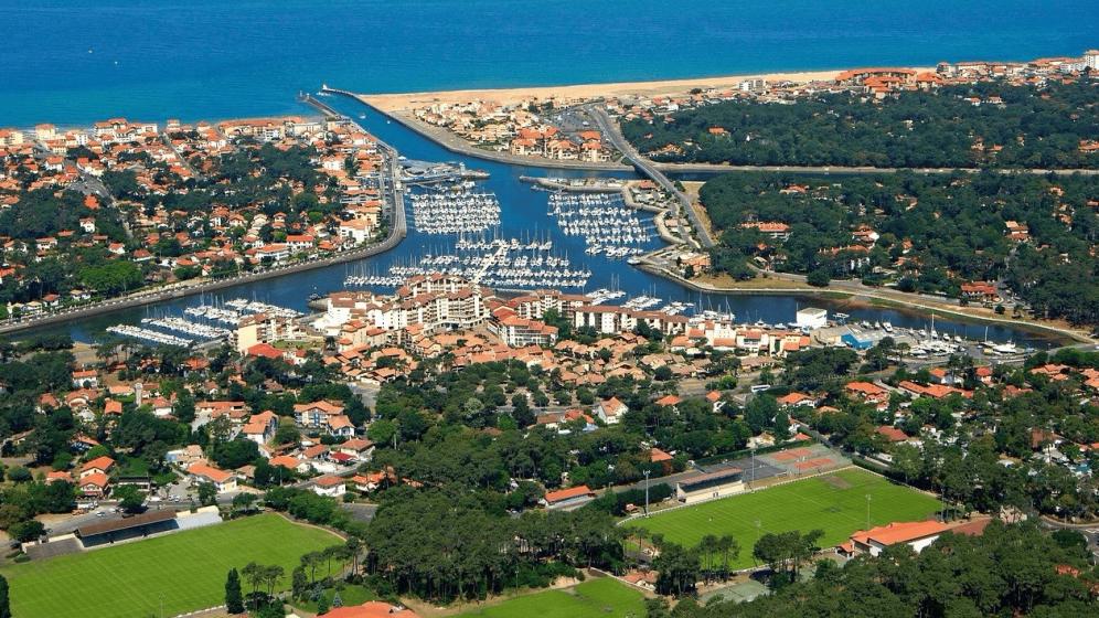 1_Vue-aerienne-sports-ville-port-e1616058018490