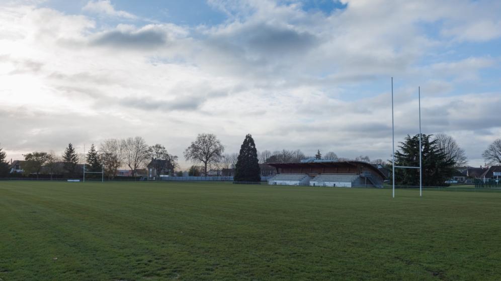 3-Vue-aire-de-jeu-exterieur-Rugby-tribune-assise