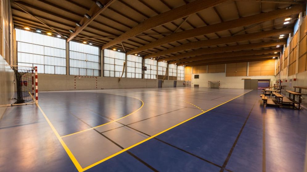 9-Terrain-en-surface-dure-multisports-couvert