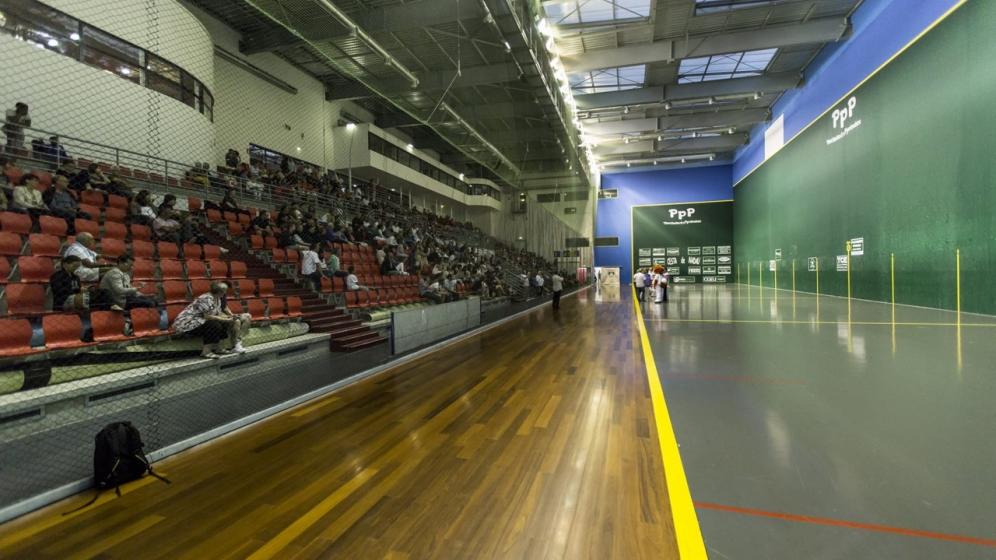 Aire_jeu_Tribune_Jai_Alai_Complexe_Pelote_Pau