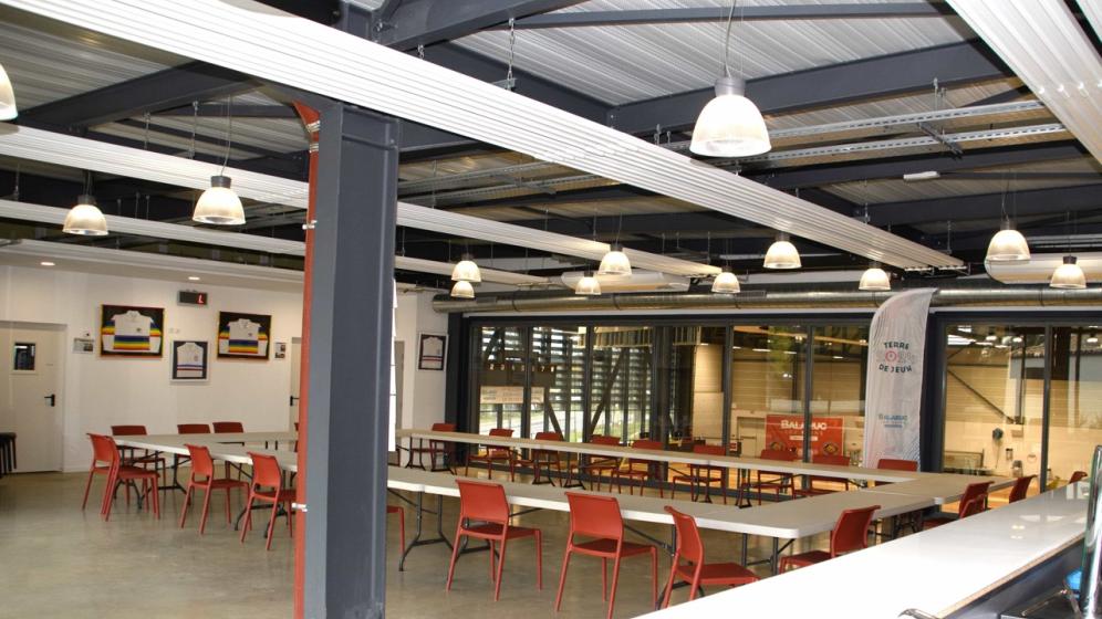 club-house-espace-reunion-espace-detente-complexe-pech-meja