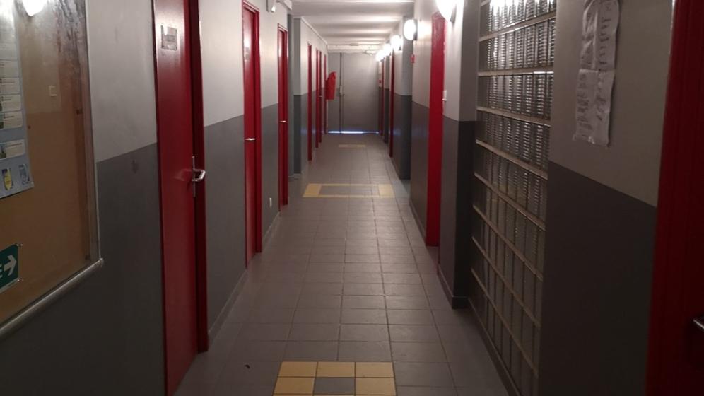 Couloir-vestiaire