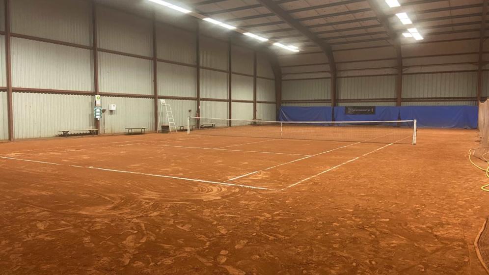 Court_interieur_Terre_battue_Tennis_Cami_Salie_Pau