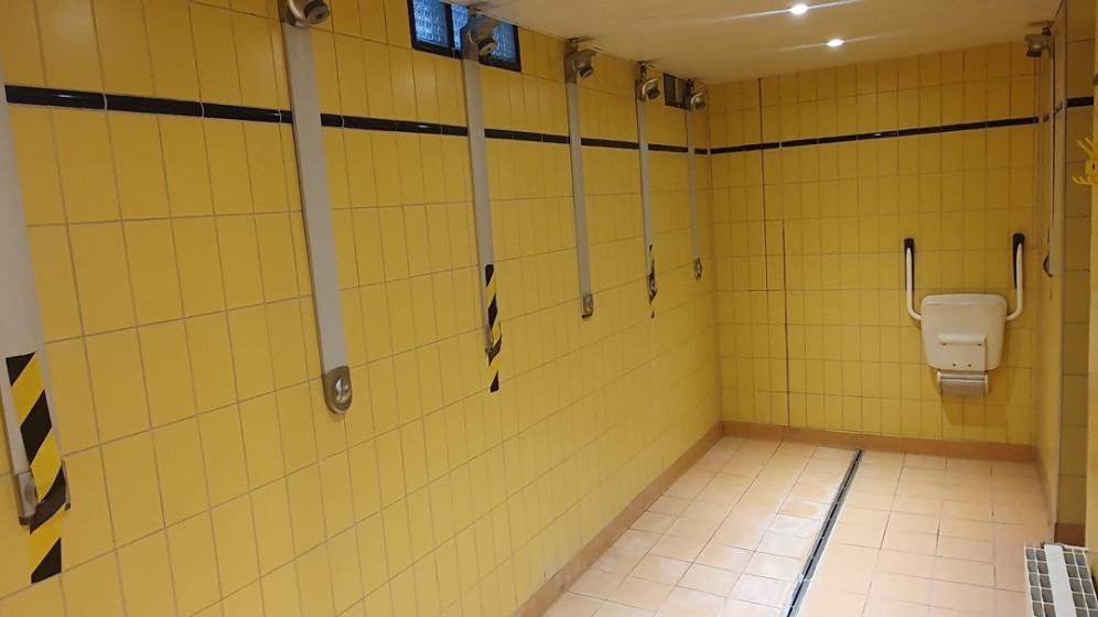 Douches-vestiaires-1