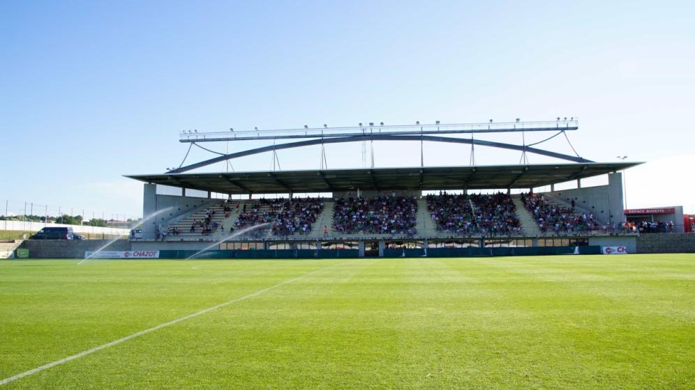 EnvolStadiumAndrezieux-BoutheonVueTerrainTribuneAB