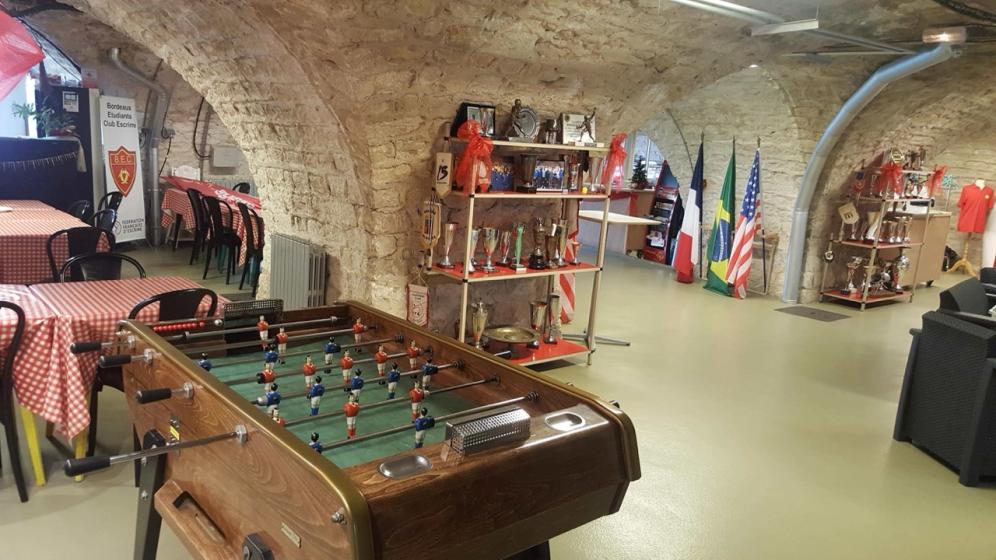Grand-salle-conviviale-temps-repas-et-temps-detente