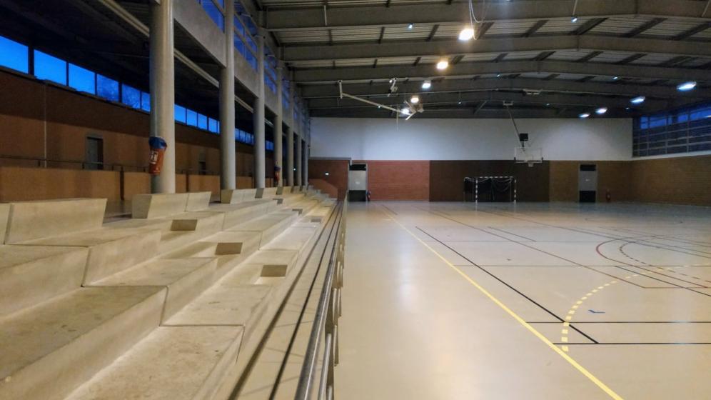Gymnase-attenant-au-terrain-de-hockey
