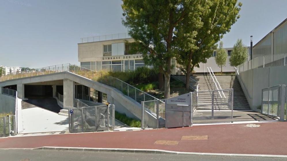 Gymnase-des-Lavandieres-cote-rue