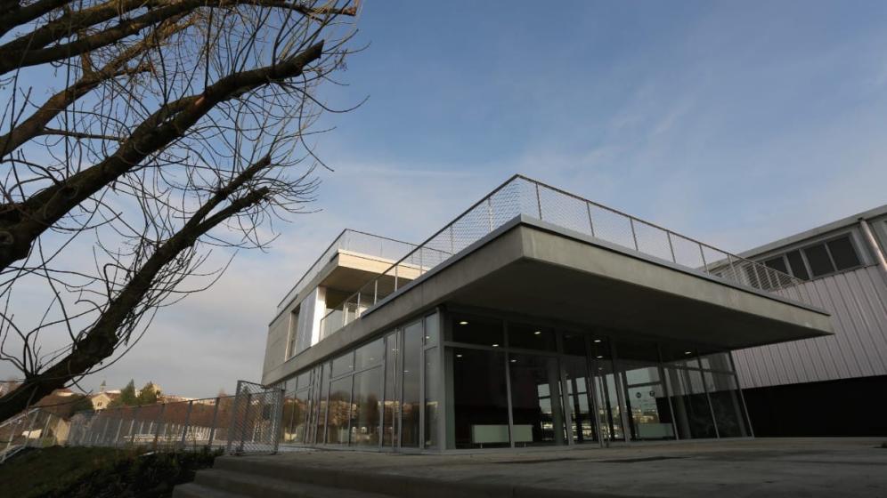 gymnase-des-Lavandieres-entree-principale