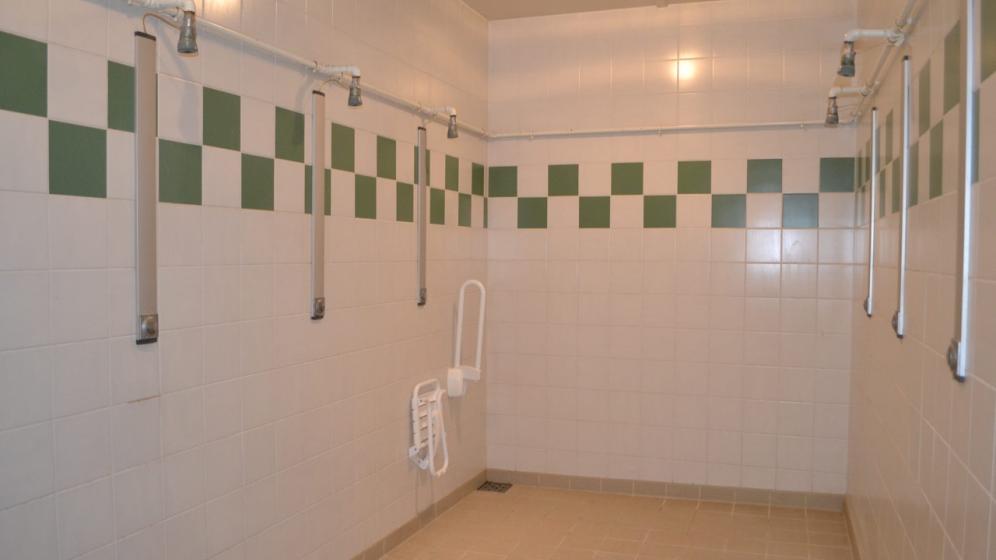 Les-douches-du-CPJ
