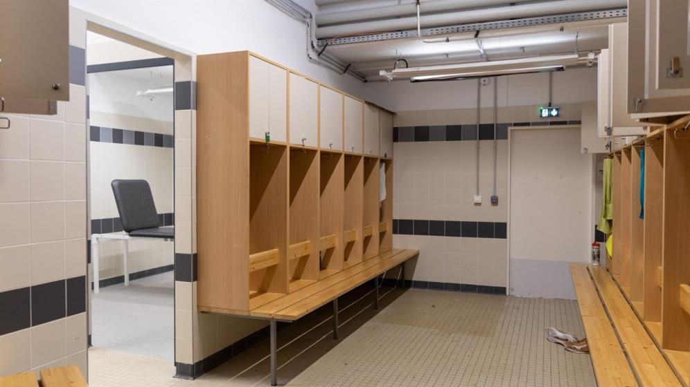 NM_PALAIS-DES-SPORTS-BEAULIEU_Salle-5000_Vestiaire-douches-visiteurs-1