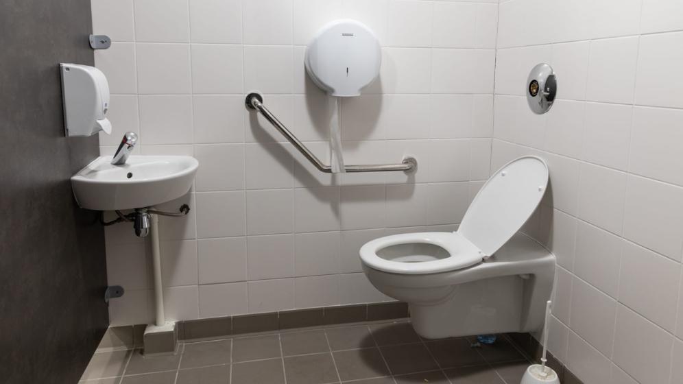 NM_SALLE-SPORTIVE-METROPOLITAINE_Salle-annexe_sanitaires-joueurs-PMR