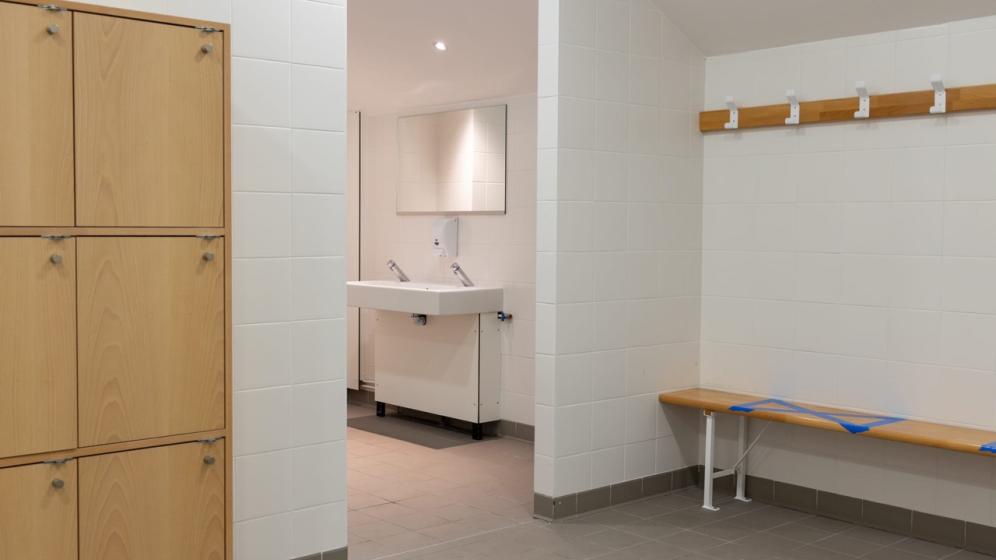 NM_SALLE-SPORTIVE-METROPOLITAINE_Salle-annexe_Vestiaire-douches-2
