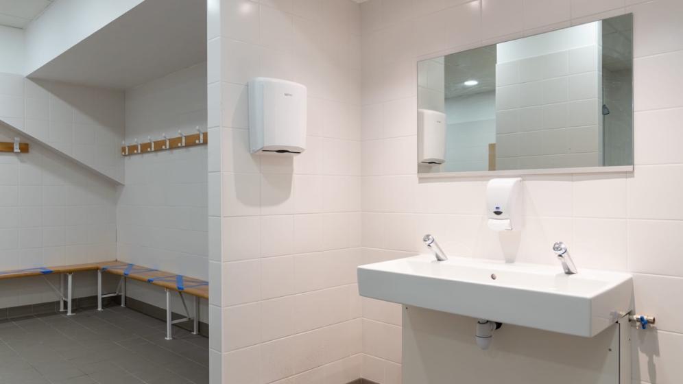 NM_SALLE-SPORTIVE-METROPOLITAINE_Salle-annexe_Vestiaire-douches-3