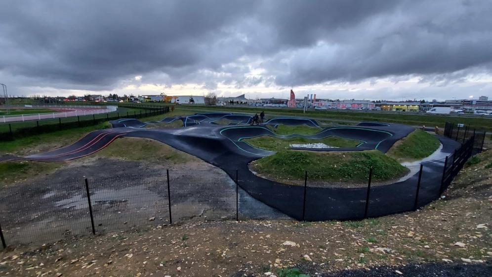 Pumptrack-bleu-et-vert