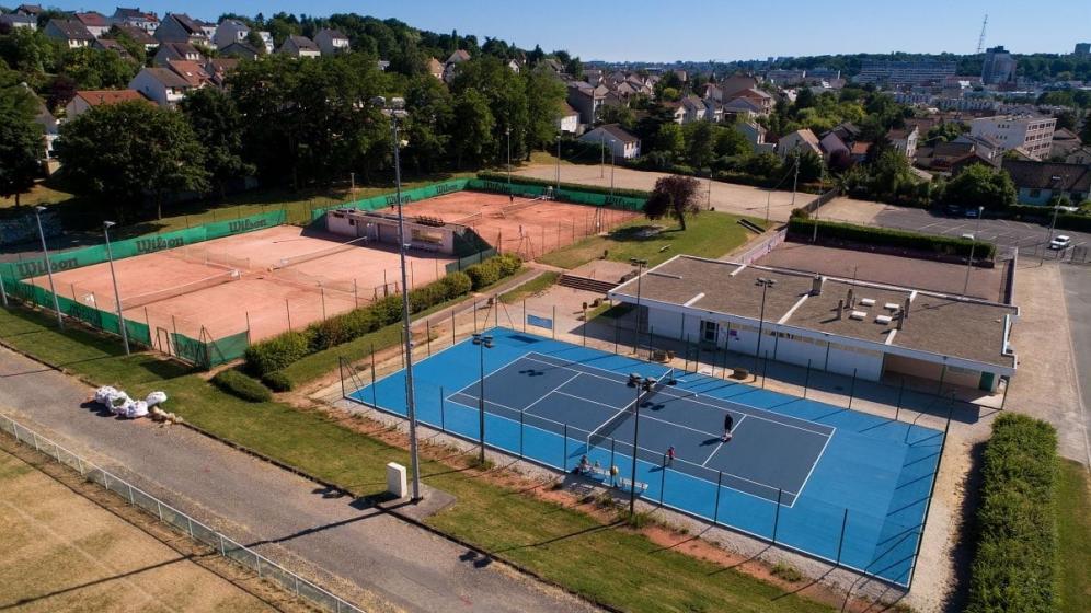 Rosny-Tennis-vues-des-aires-de-jeu-vides-1