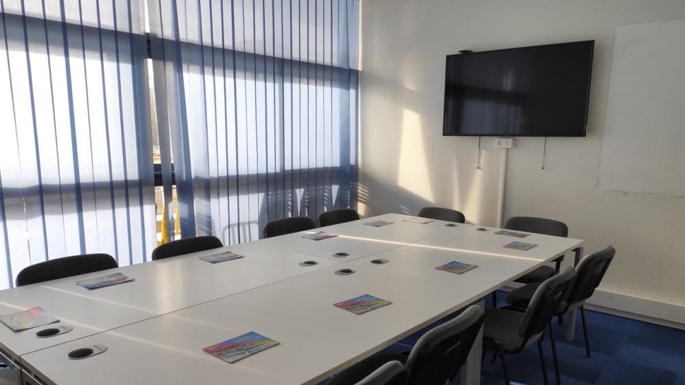 Salle_administrative_Stade_dEaux_Vives_Pau