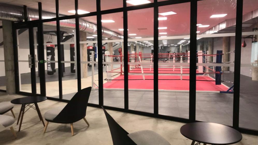 salle-detente-et-vue-salle-de-boxe