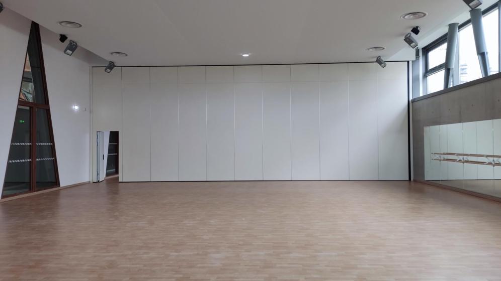 Salle-polyvalente-Didie-Bello-300m²-Modulable-via-cloison-mobile