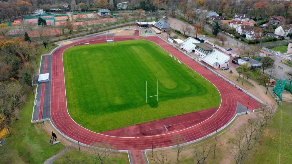 Stade-terrain-honneur-salle-de-musculation-club-house©camara-sympaclub