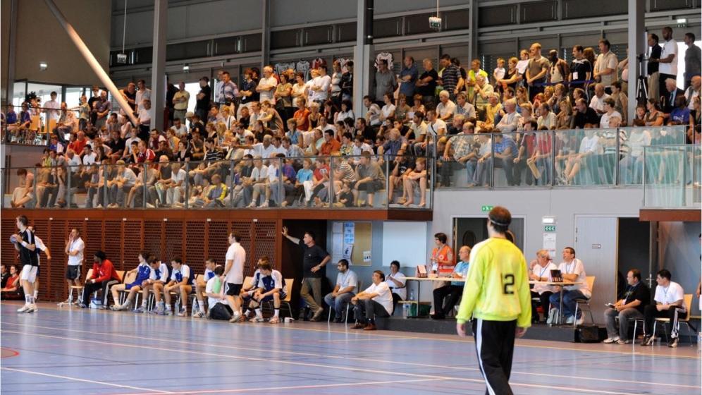 tribunes-remplies-
