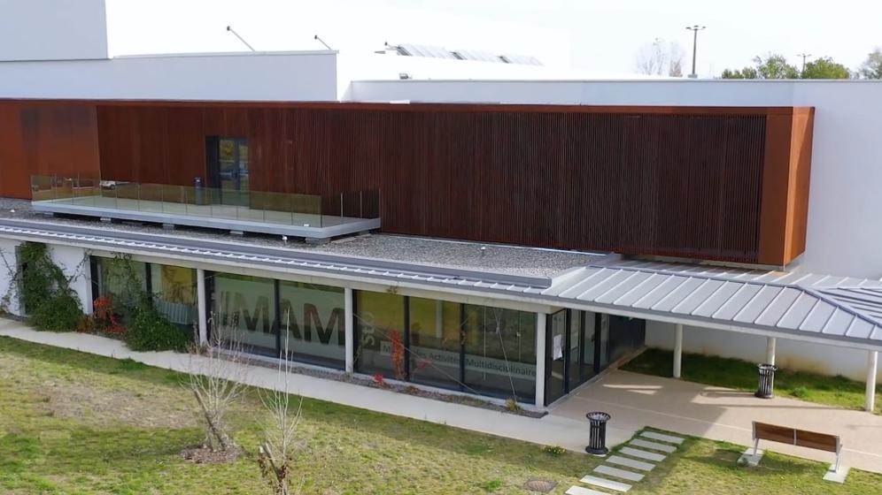 Un-batiment-moderne-spacieux-et-confortable