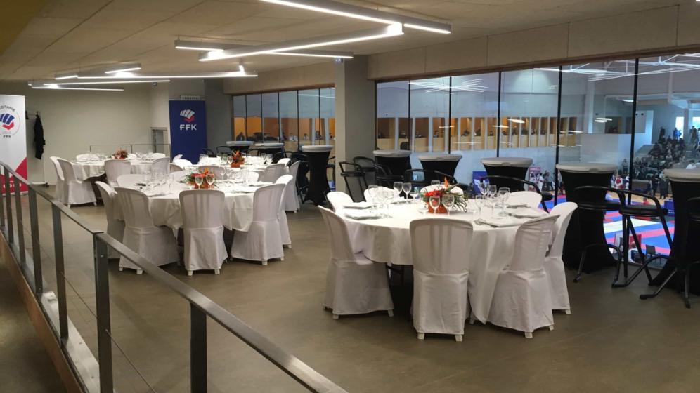 Un-espace-VIP-avec-vue-sur-les-espaces-sportifs