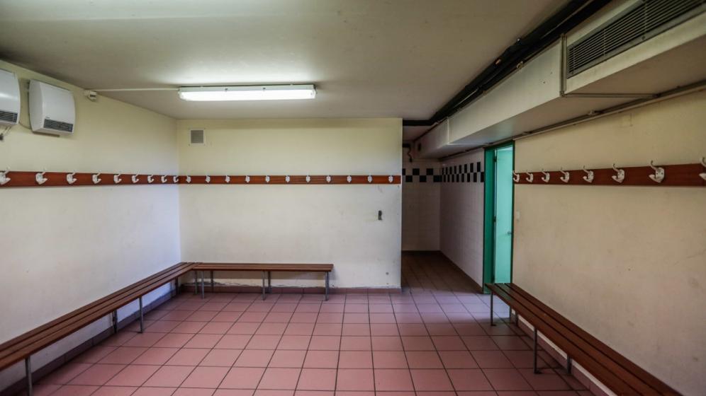 Vestiaires-Mur-a-gauche-Parc-des-Sports-de-Capbreton