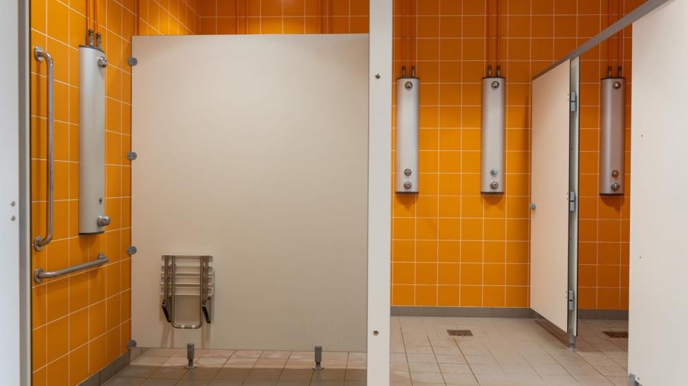 VN_GYMNASE-BOTTIERE-CHENAIE_douches-2