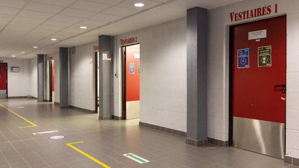 VN_GYMNASE-GIGANT_couloir-entree-et-vestiaires-2
