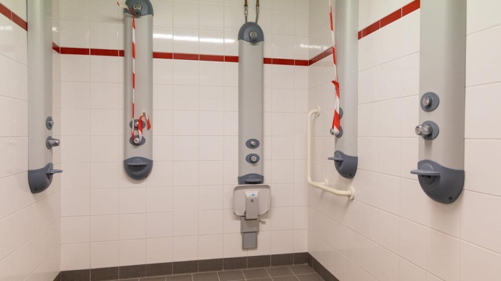 VN_GYMNASE-GIGANT_vestaire-douches-4