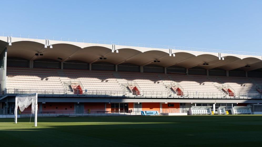 VN_STADE-MARCEL-SAUPIN_Terrain-de-football-tribunes-1