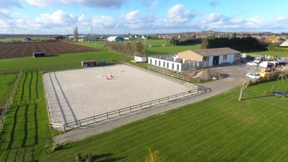 vue-aerienne-chantier-ecuries-en-cours