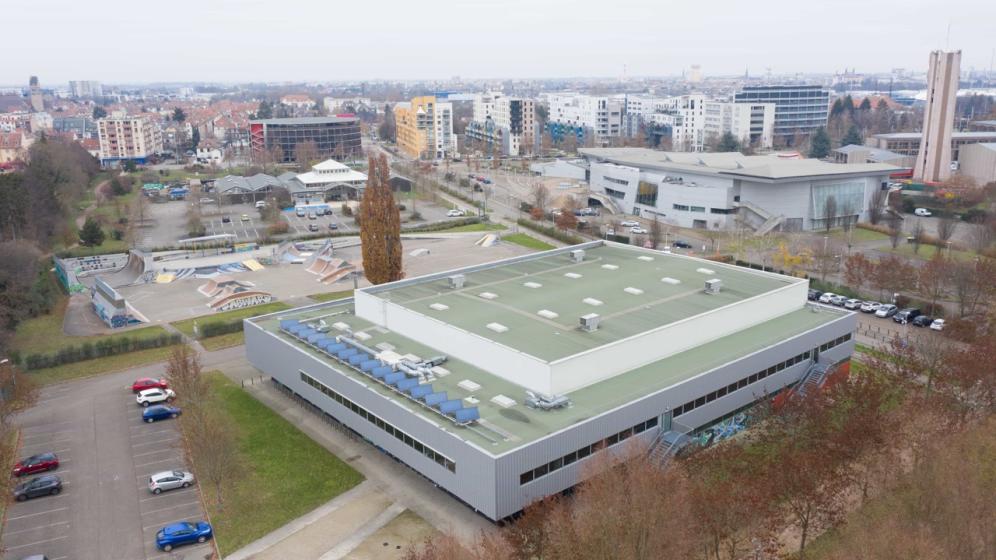 Vue-aerienne-gymnase-et-skate-park