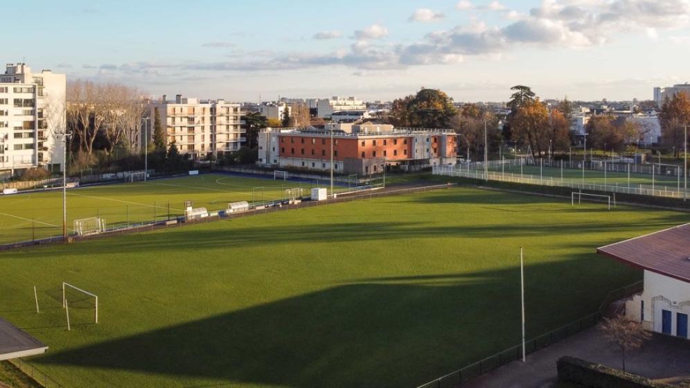 Vue-aerienne-stade-bel-air-1er-plan-stade-foot-vue2