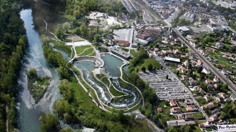 Vue_aerienne_Stade_dEaux_Vives_Pau