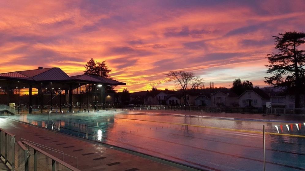 Vue_exterieure_bassin_nocturne_Stade_Nautique_Pau