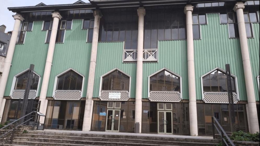 Vue_exterieure_Entree_Salle_dArmes_Pau